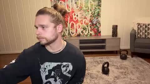 Snapshot of daddydaydrinkz chatting on December 5, 3:04 am DaddydayDrinkz online show from December 5, 3:04 am