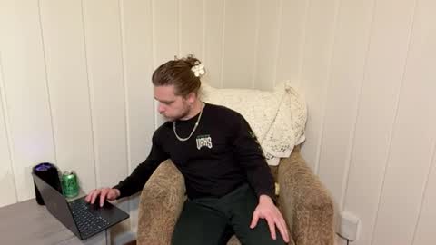 Snapshot of daddydaydrinkz chatting on December 21, 5:36 am DaddydayDrinkz online show from December 21, 5:36 am