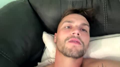 Snapshot of daddyjusti15 chatting on October 14, 9:59 pm daddyjusti15 online show from October 14, 9:59 pm