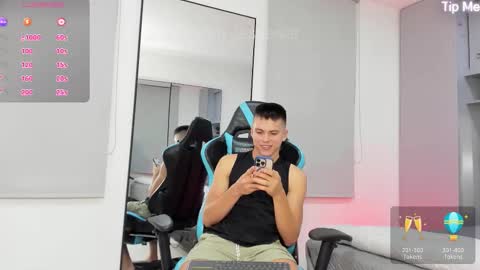 Snapshot of daddyrich4u chatting on November 8, 1:06 am daddyrich4u online show from November 8, 1:06 am