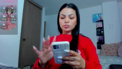 Snapshot of daddysweeeetbody chatting on January 29, 11:35 pm Sophie online show from January 29, 11:35 pm