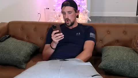 Snapshot of dadgoeswild chatting on January 7, 9:06 pm DadGoesWild online show from January 7, 9:06 pm