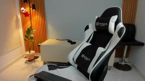 Snapshot of dafboy_ chatting on December 2, 12:51 pm Allan Daf online show from December 2, 12:51 pm