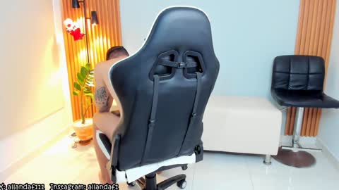 Snapshot of dafboy_ chatting on December 5, 1:38 pm Allan Daf online show from December 5, 1:38 pm