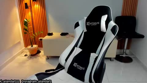 Snapshot of dafboy_ chatting on February 6, 3:41 pm Allan Daf online show from February 6, 3:41 pm