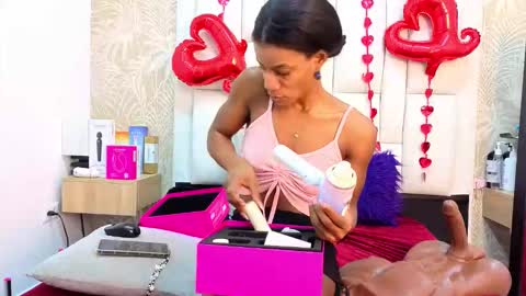 daffnelewis online show from February 19, 11:17 am