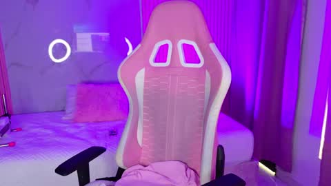 Dafne  online show from April 29, 8:15 pm