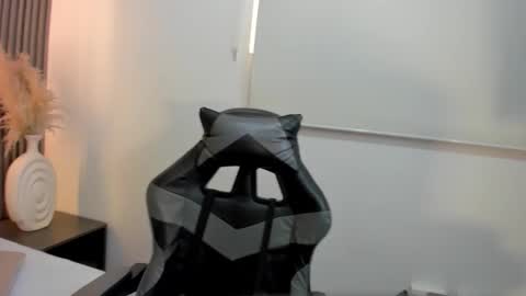 D A  F N E online show from January 14, 2:44 pm