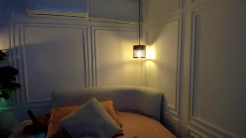 dafne_hillss online show from March 31, 11:10 am