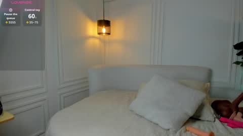 dafne_hillss online show from April 7, 11:21 am