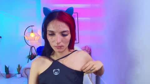 dafne huges online show from January 19, 3:21 pm