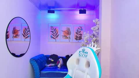 dafne huges online show from September 29, 7:40 pm