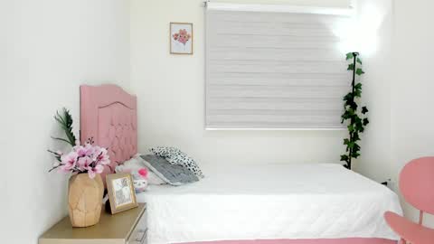 Dafne online show from April 8, 1:11 pm