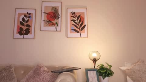 Dahiann Walcott online show from February 4, 4:02 pm