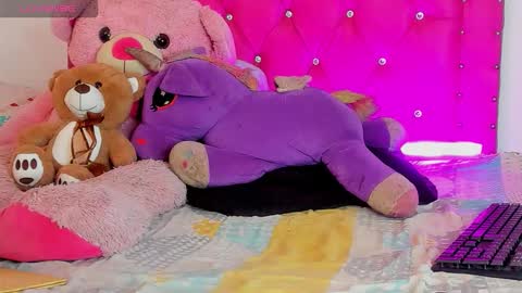    online show from March 28, 3:22 pm