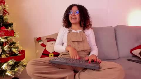 Snapshot of dahliabrowniee chatting on December 13, 4:54 am Dahli online show from December 13, 4:54 am