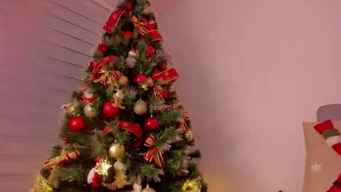 Snapshot of dahliabrowniee chatting on December 28, 3:47 am Dahli online show from December 28, 3:47 am