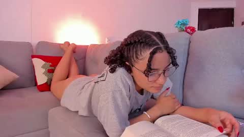 Snapshot of dahliabrowniee chatting on December 28, 6:49 am Dahli online show from December 28, 6:49 am