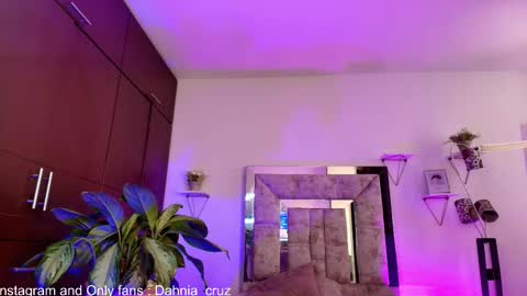 dahnia_cruz online show from March 26, 12:00 pm