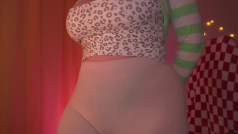 Snapshot of daien_halpert chatting on June 5, 8:14 pm Cute DianaOnline mostly at 8pm-0000 am UK TimeTuesday and Wednesday off online show from June 5, 8:14 pm