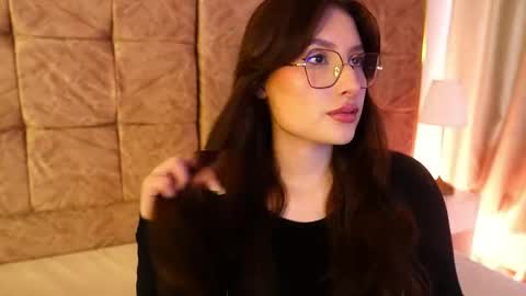 Lauren            online show from April 8, 12:38 pm