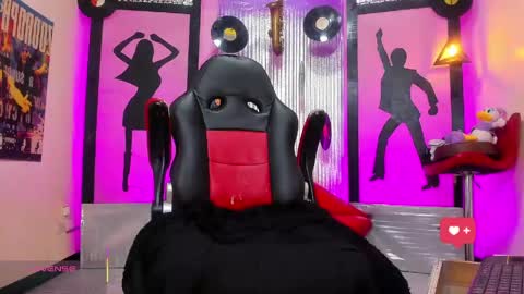 daisy_jonexxx22 online show from April 15, 4:52 am