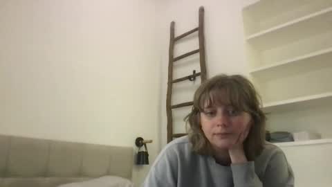 daisy_lately online show from October 31, 10:38 am