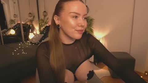 Snapshot of daisy_stacey chatting on October 8, 7:22 pm Stacey online show from October 8, 7:22 pm