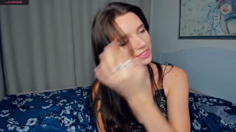 Naomi online show from December 8, 1:36 pm