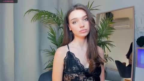 Naomi online show from February 18, 8:25 pm