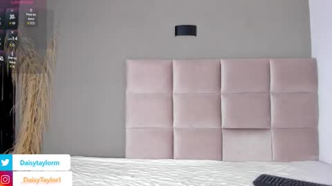 Snapshot of daisytaylor_ chatting on October 2, 12:34 pm Daisy online show from October 2, 12:34 pm