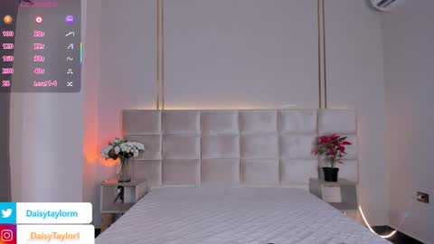 Snapshot of daisytaylor_ chatting on November 26, 12:28 pm Daisy online show from November 26, 12:28 pm