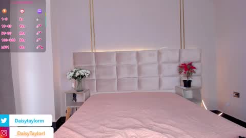 Snapshot of daisytaylor_ chatting on November 27, 12:29 pm Daisy online show from November 27, 12:29 pm