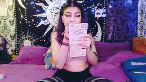 Snapshot of dak_7 chatting on December 21, 10:40 pm    --  -- help me reach 100 hands up  online show from December 21, 10:40 pm