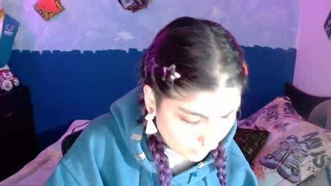 Snapshot of dak_7 chatting on December 31, 12:32 am    --  -- help me reach 100 hands up  online show from December 31, 12:32 am