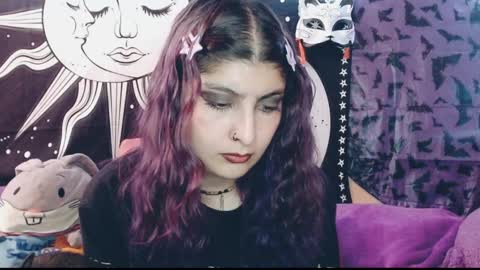 Snapshot of dak_7 chatting on January 4, 11:59 pm    --  -- help me reach 100 hands up  online show from January 4, 11:59 pm