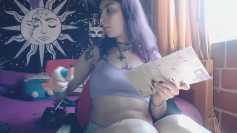 Snapshot of dak_7 chatting on January 13, 8:26 pm    --  -- help me reach 100 hands up  online show from January 13, 8:26 pm