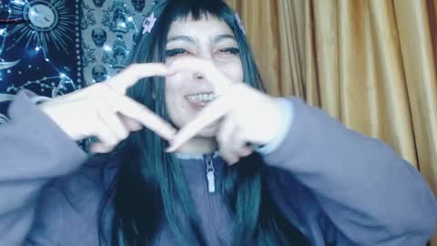 Snapshot of dak_7 chatting on January 18, 4:48 am    --  -- help me reach 100 hands up  online show from January 18, 4:48 am