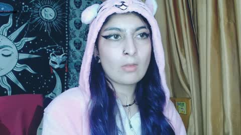 Snapshot of dak_7 chatting on January 22, 4:44 am    --  -- help me reach 100 hands up  online show from January 22, 4:44 am