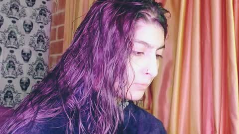 Snapshot of dak_7 chatting on February 2, 6:04 am    --  -- help me reach 100 hands up  online show from February 2, 6:04 am