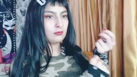 Snapshot of dak_7 chatting on March 7, 5:40 am    --  -- help me reach 100 hands up  online show from March 7, 5:40 am