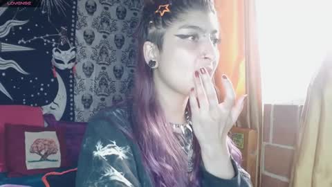 Snapshot of dak_7 chatting on March 10, 10:45 pm    --  -- help me reach 100 hands up  online show from March 10, 10:45 pm