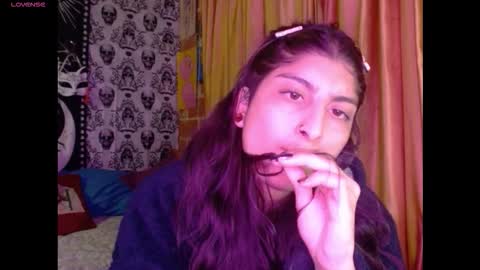 Snapshot of dak_7 chatting on October 29, 4:04 am    --  -- help me reach 100 hands up  online show from October 29, 4:04 am