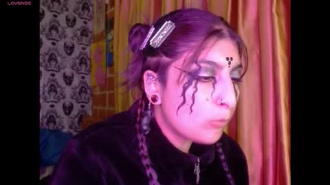 Snapshot of dak_7 chatting on November 1, 5:09 am    --  -- help me reach 100 hands up  online show from November 1, 5:09 am