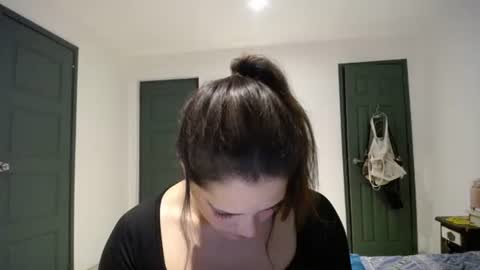 IG  dakotasofiaa online show from March 26, 1:11 am