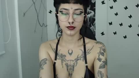 Snapshot of dakota_krall_ chatting on February 28, 1:05 am dakota online show from February 28, 1:05 am