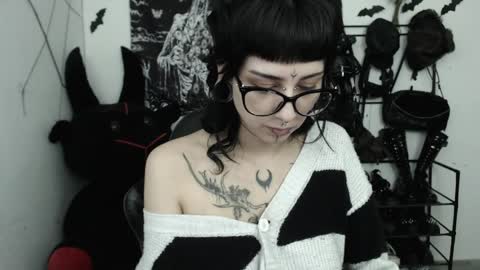 dakota online show from April 25, 3:53 am