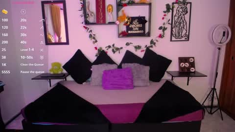 Caroliina online show from February 28, 11:06 pm