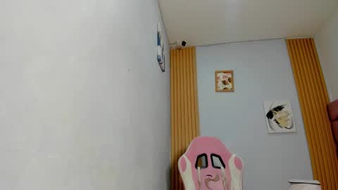 dakota_x18 online show from October 29, 1:46 pm