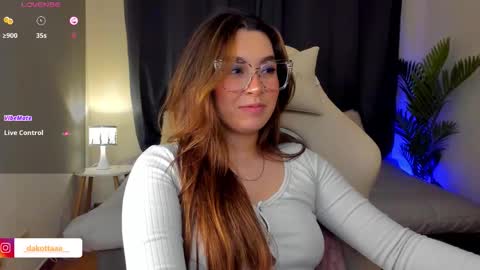 dakottaa__ online show from October 10, 11:04 pm